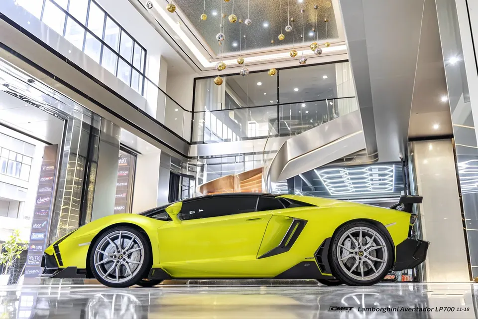Lamborghini Aventador LP700 CMST Dry Carbon body kit